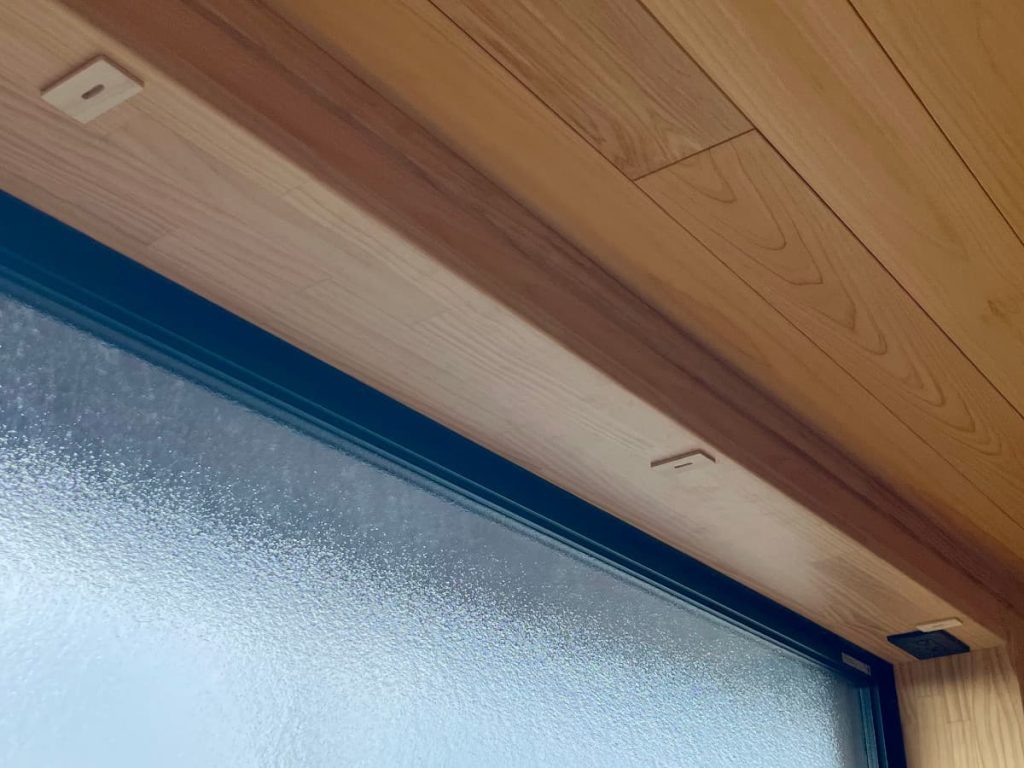 木板で作った３ｍｍ厚のスペーサー